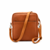 Sac en cuir cognac sur fond blanc Sac à Bandoulière Camel