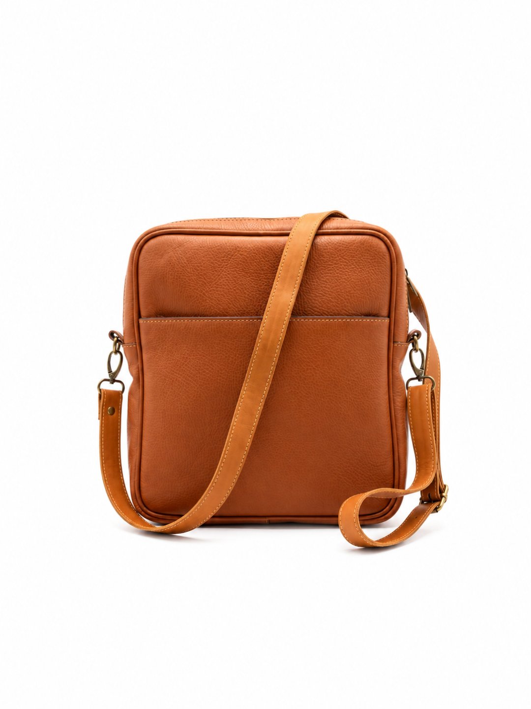 Sac en cuir cognac sur fond blanc Sac à Bandoulière Camel